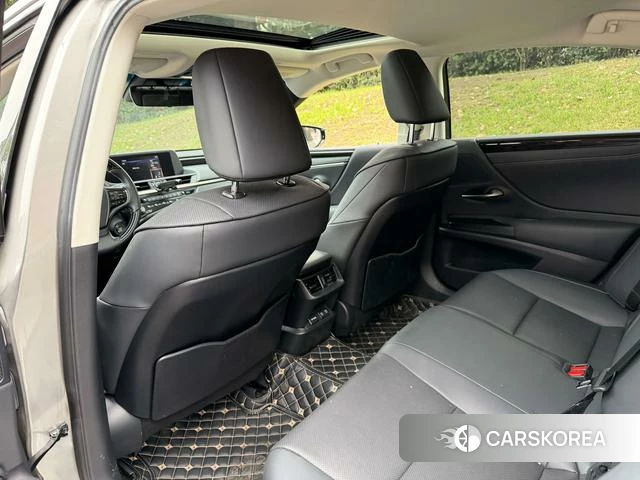 Lexus ES 2021 Серебристо-серый из Китая