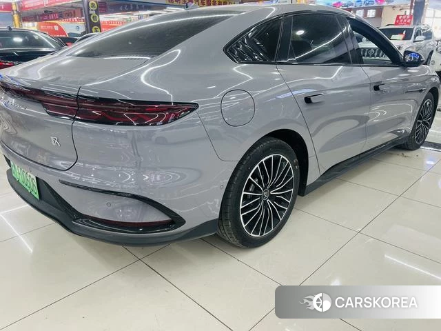 BYD Han DM 2024 Серебристо-серый из Китая