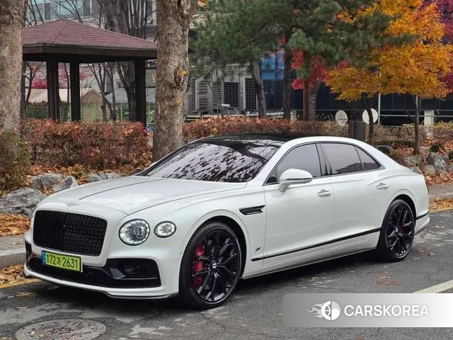 Bentley Flying Spur 3rd Generation 2023 Белый из Кореи
