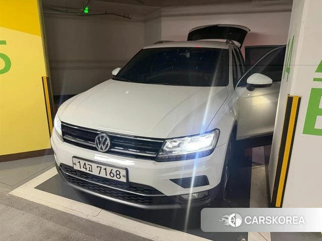 Volkswagen Tiguan second Generation 2018 Белый из Кореи