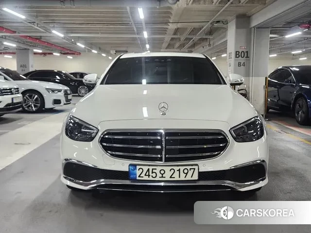 Mercedes-Benz E-Class W213 2021 Белый из Кореи