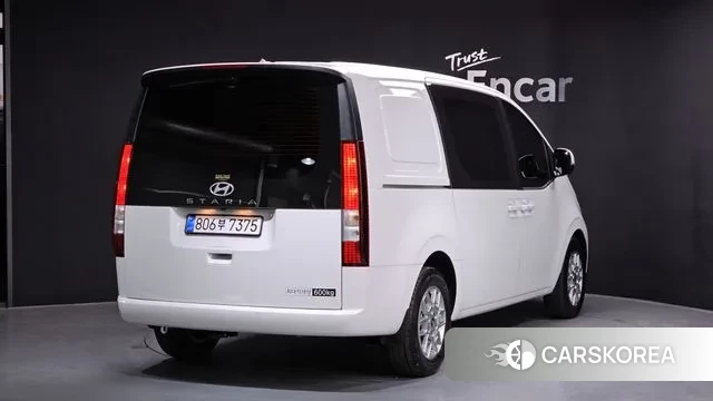 Hyundai Staria 2025 Белый из Кореи