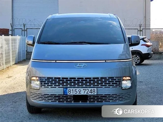 Hyundai Staria 2023 Серебряный из Кореи