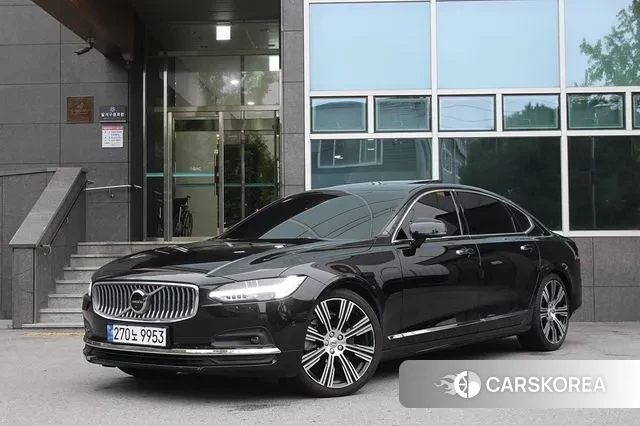 Volvo S90 2023 Черный из Кореи