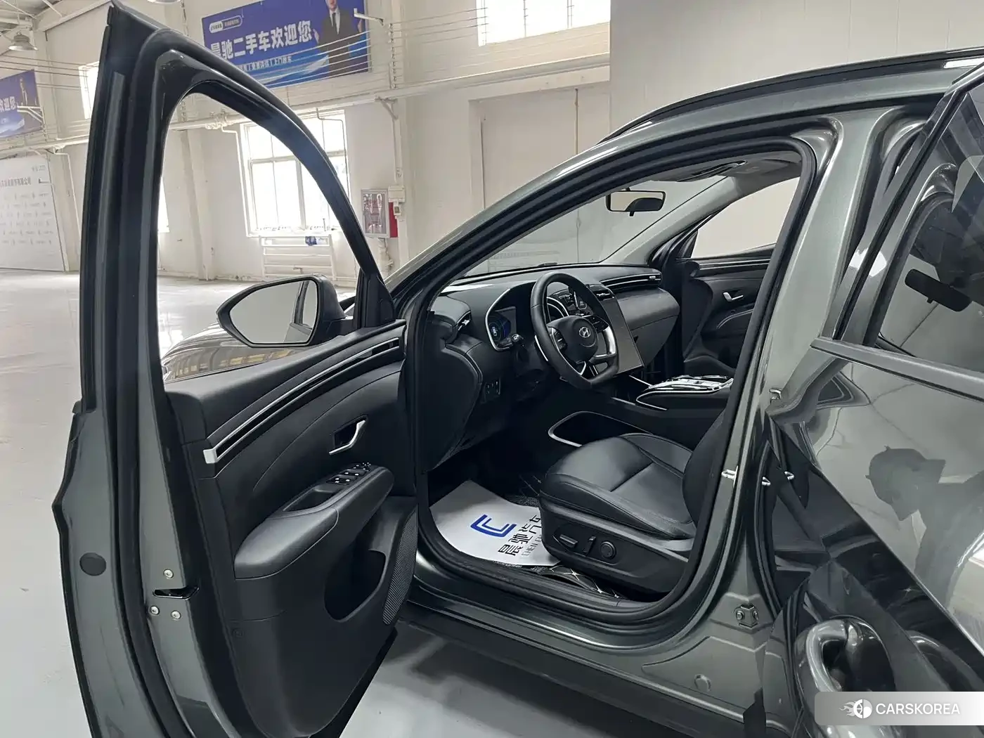 Hyundai Tucson 2023 Silver/gray из Китая, фото 2
