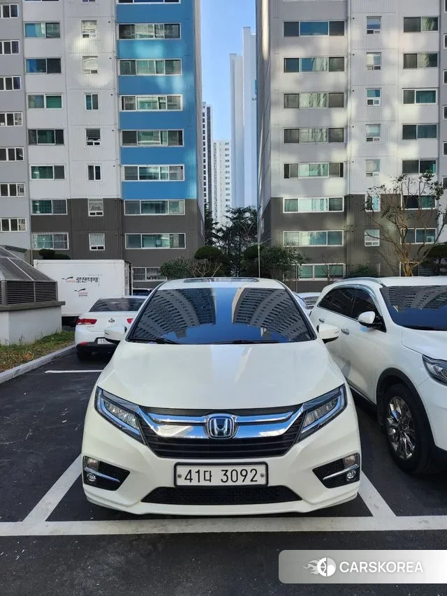 Honda Odyssey 2018 Белый из Кореи