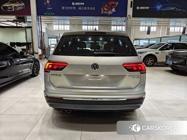 Volkswagen Tiguan L 2019 Серебристо-серый из Китая