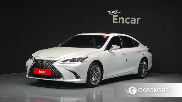 Lexus ES300h 7th generation 2023 Белый из Кореи
