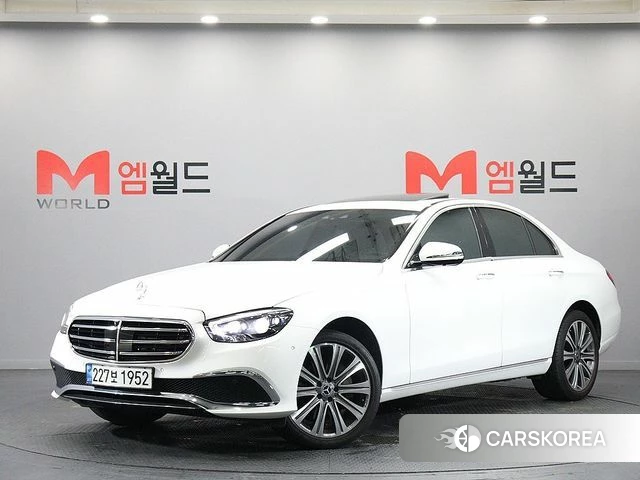 Mercedes-Benz E-Class W213 2023 Белый из Кореи