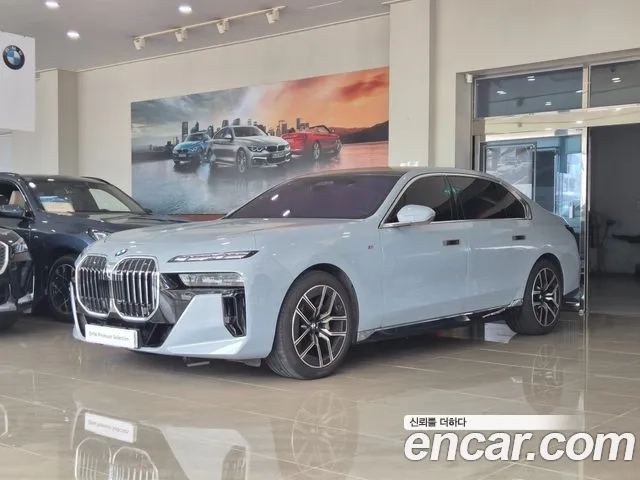 BMW 7 Series (G70) 2024 Небесно-голубой из Кореи