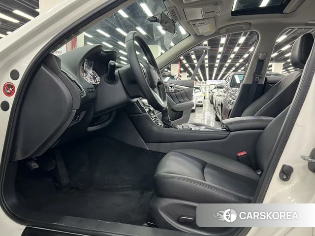 Infiniti Q50L 2020 Белый из Китая