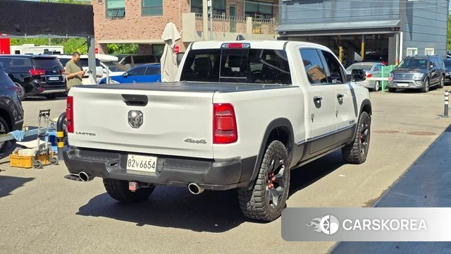 Dodge Lampicup 2018 Белый из Кореи