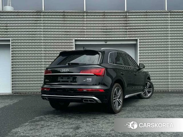 Audi Q5L 2022 Черный из Китая
