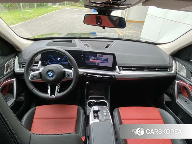 BMW iX1 2025 Черный из Китая