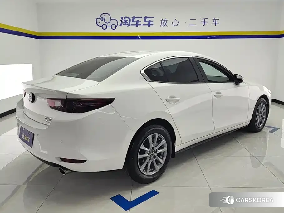 Mazda 3 2022 Белый из Китая