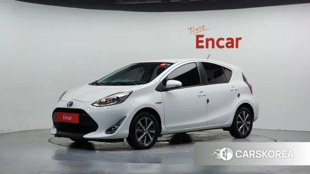 Toyota Prius C 2018 Белый из Кореи