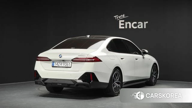 BMW 5 Series (G60) 2024 Белый из Кореи