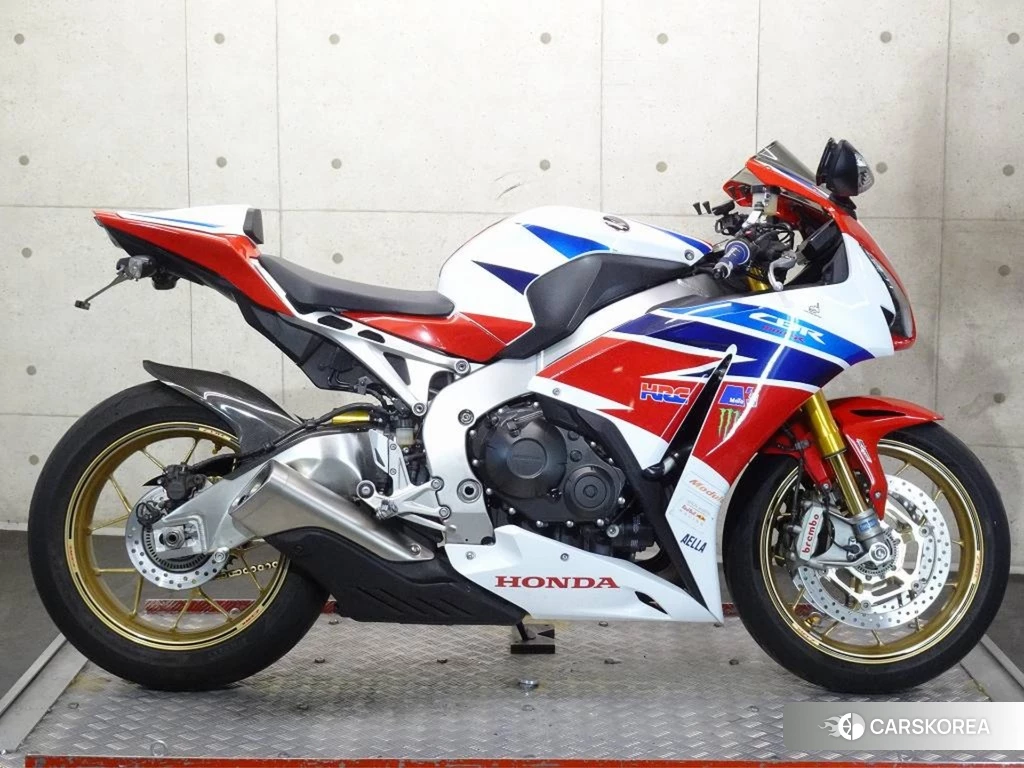 Проданный Honda CBR1000RR 2014 из Японии