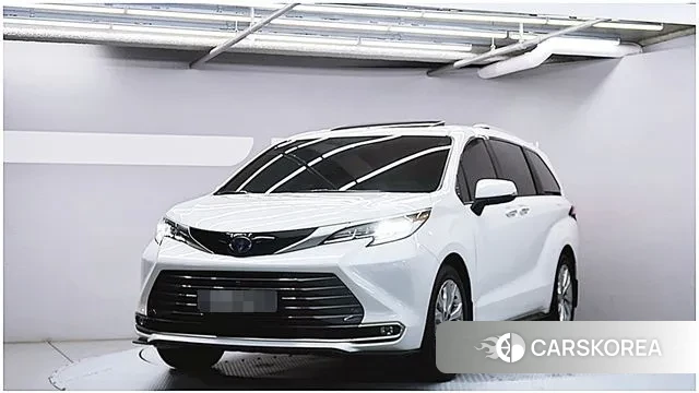 Toyota Sienna 4th Generation 2022 Белый из Кореи