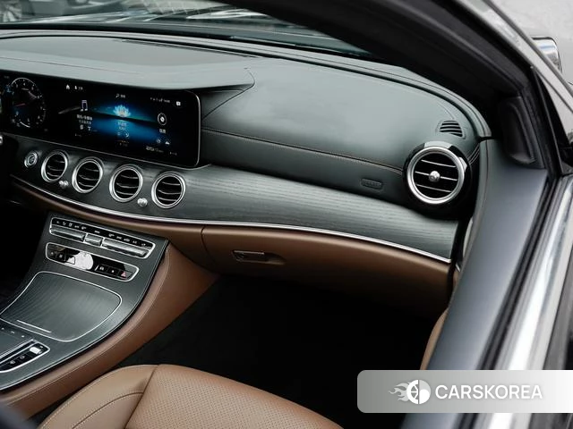 Mercedes-Benz E-class 2023 Черный из Китая