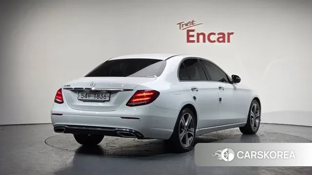 Mercedes-Benz E-Class W213 2018 Белый из Кореи