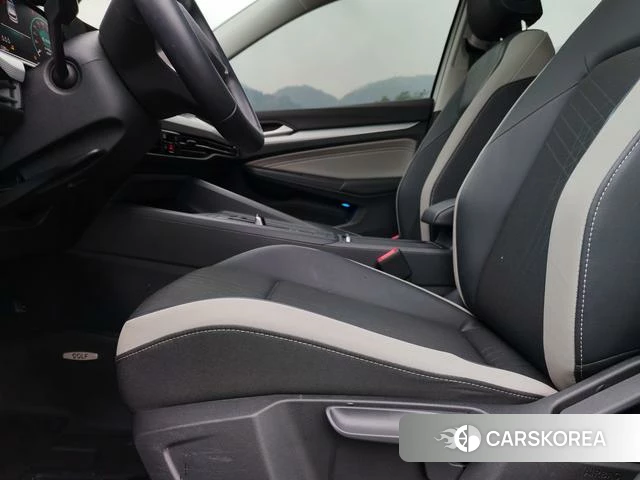 Volkswagen Golf 2022 Белый из Китая
