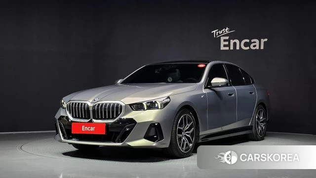BMW 5 Series (G60) 2025 Серебристо-серый из Кореи