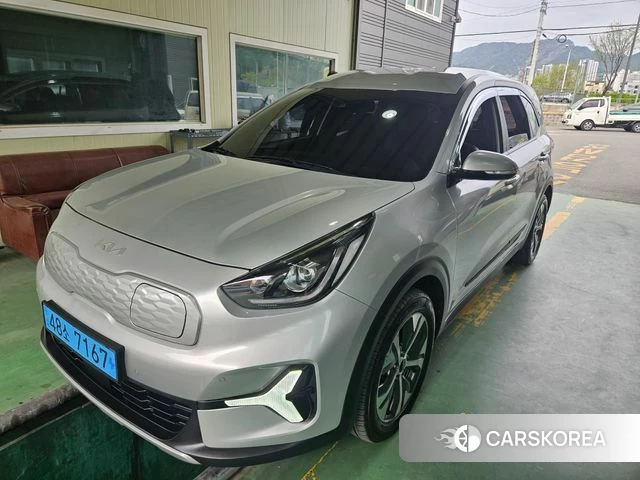 Kia Niro Plus 2022 Серебристо-серый из Кореи