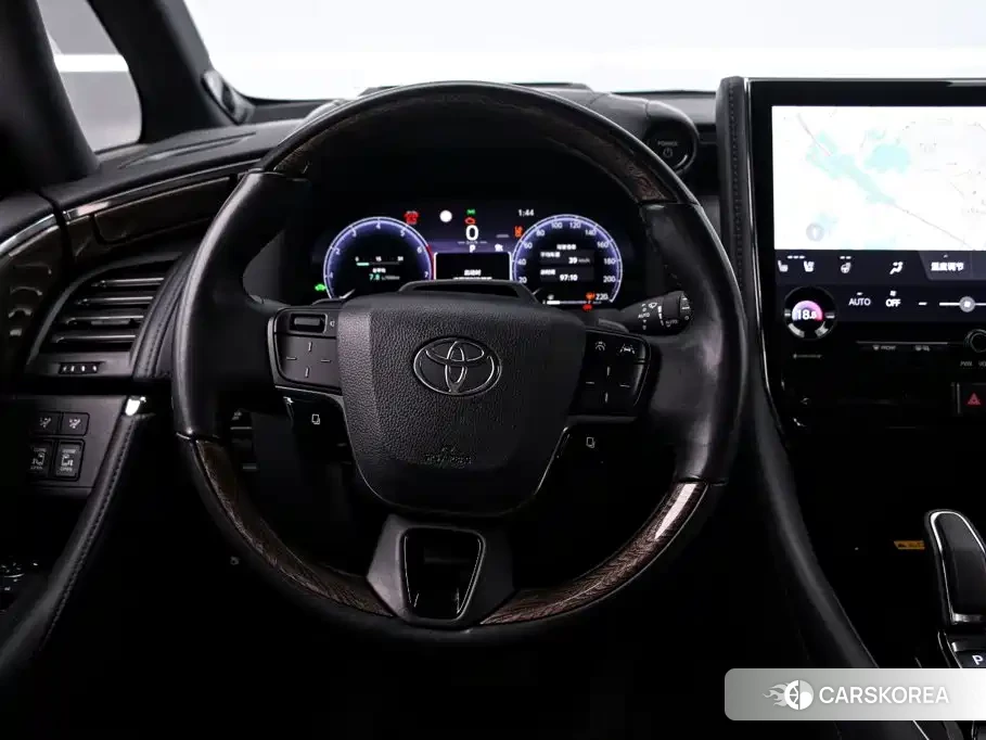 Toyota Elfa 2024 Черный из Китая