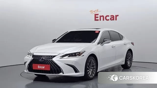 Lexus ES300h 7th generation 2022 Белый из Кореи