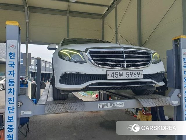 Mercedes-Benz E-Class W213 2018 Белый из Кореи