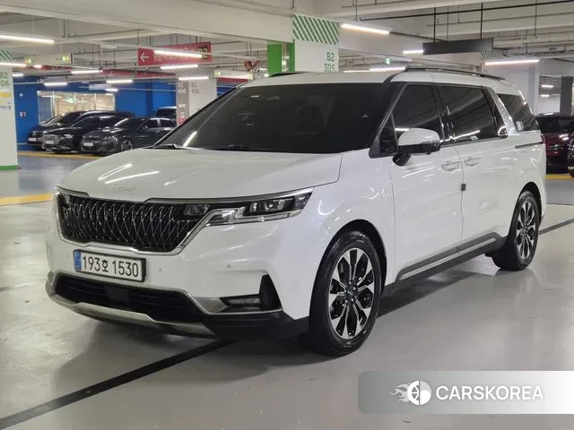 Kia Carnival 4th generation 2023 Белый из Кореи