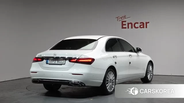 Mercedes-Benz E-Class W213 2022 Белый из Кореи