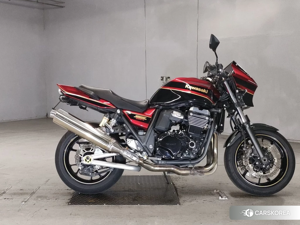 Проданный Kawasaki ZRX 1200 2010 из Японии