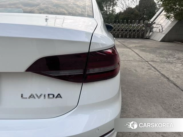 Volkswagen Lavida 2021 Белый из Китая