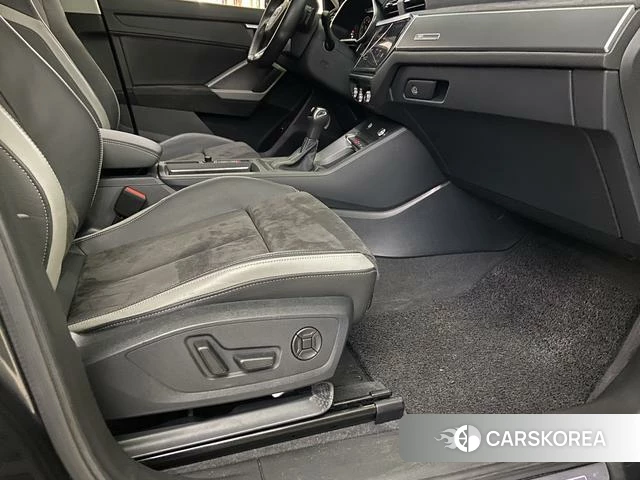 Audi Q3 2022 Темно-серый из Китая