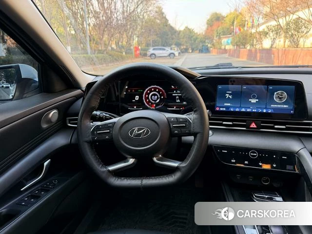 Hyundai Elantra 2022 Белый из Китая