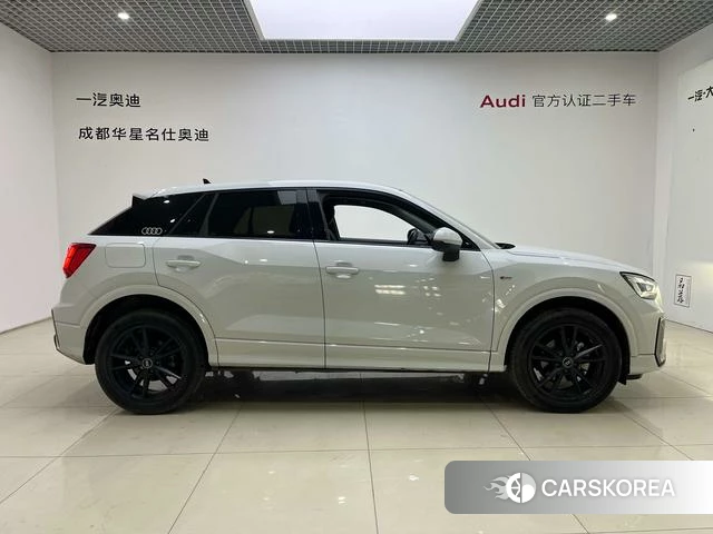 Audi Q2L 2023 Белый из Китая