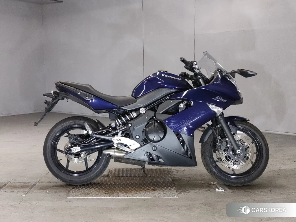 Проданный Kawasaki NINJA 400R 2011 из Японии