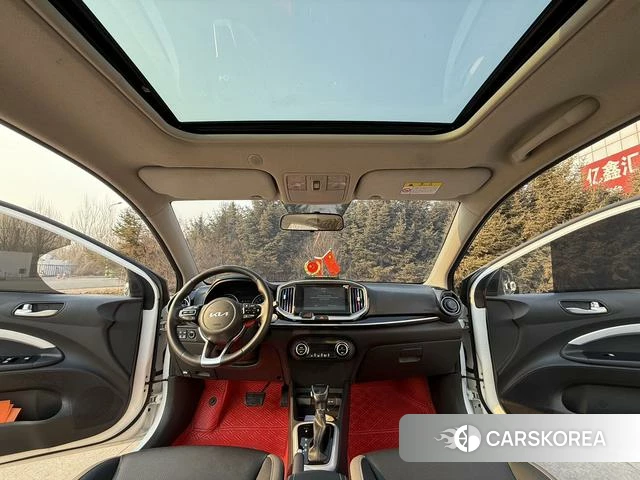 Kia Yi Ran 2022 Белый из Китая