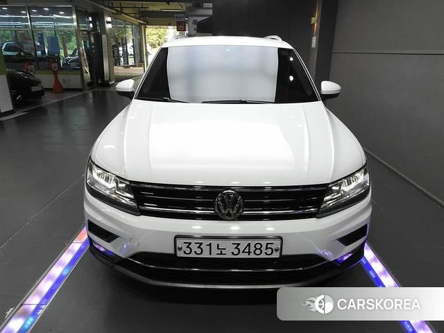 Volkswagen Tiguan second Generation 2019 Белый из Кореи