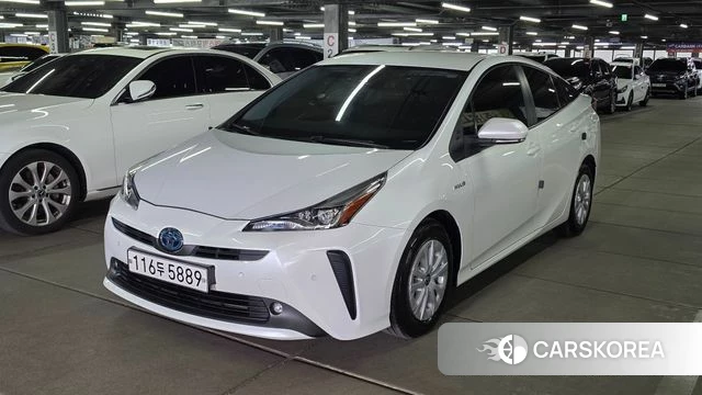Toyota Prius 4th Generation 2021 Белый из Кореи