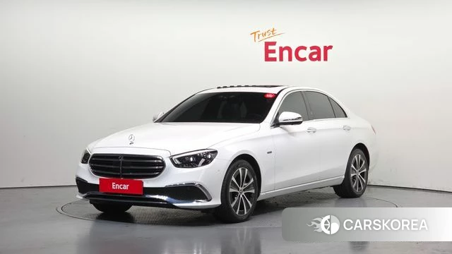 Mercedes-Benz E-Class W213 2021 Белый из Кореи