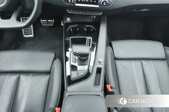 Audi A4L 2024 Темно-серый из Китая