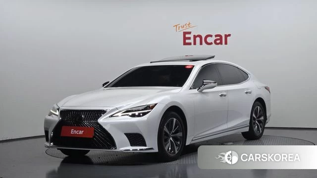 Lexus LS500 5th generation 2022 Белый из Кореи