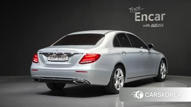 Mercedes-Benz E-Class W213 2018 Серебряный из Кореи
