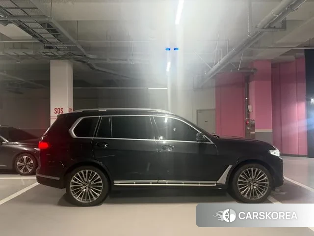 BMW X7 (G07) 2021 Черный из Кореи