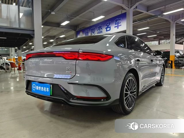 BYD Han DM 2025 Серебристо-серый из Китая