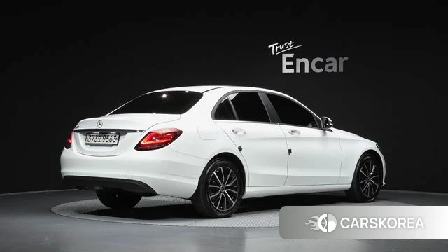Mercedes-Benz C-Class W205 2019 Белый из Кореи