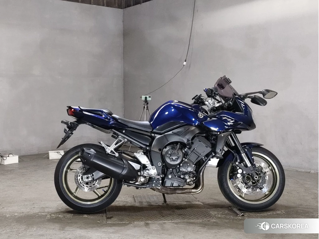 Проданный Yamaha FZ1 FEATHER 2010 из Японии, фото 2